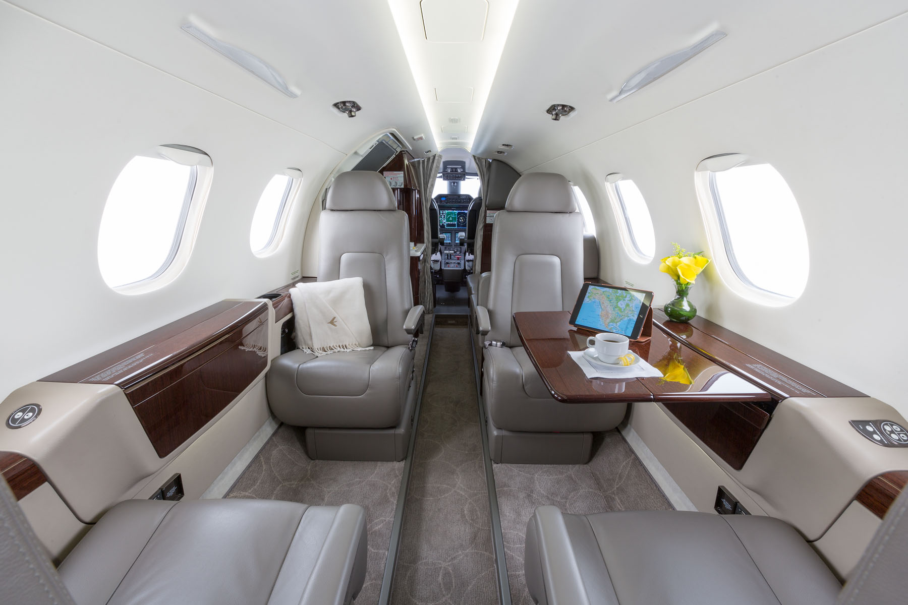 Embraer Phenom 300 N168jc Clay Lacy Aviation