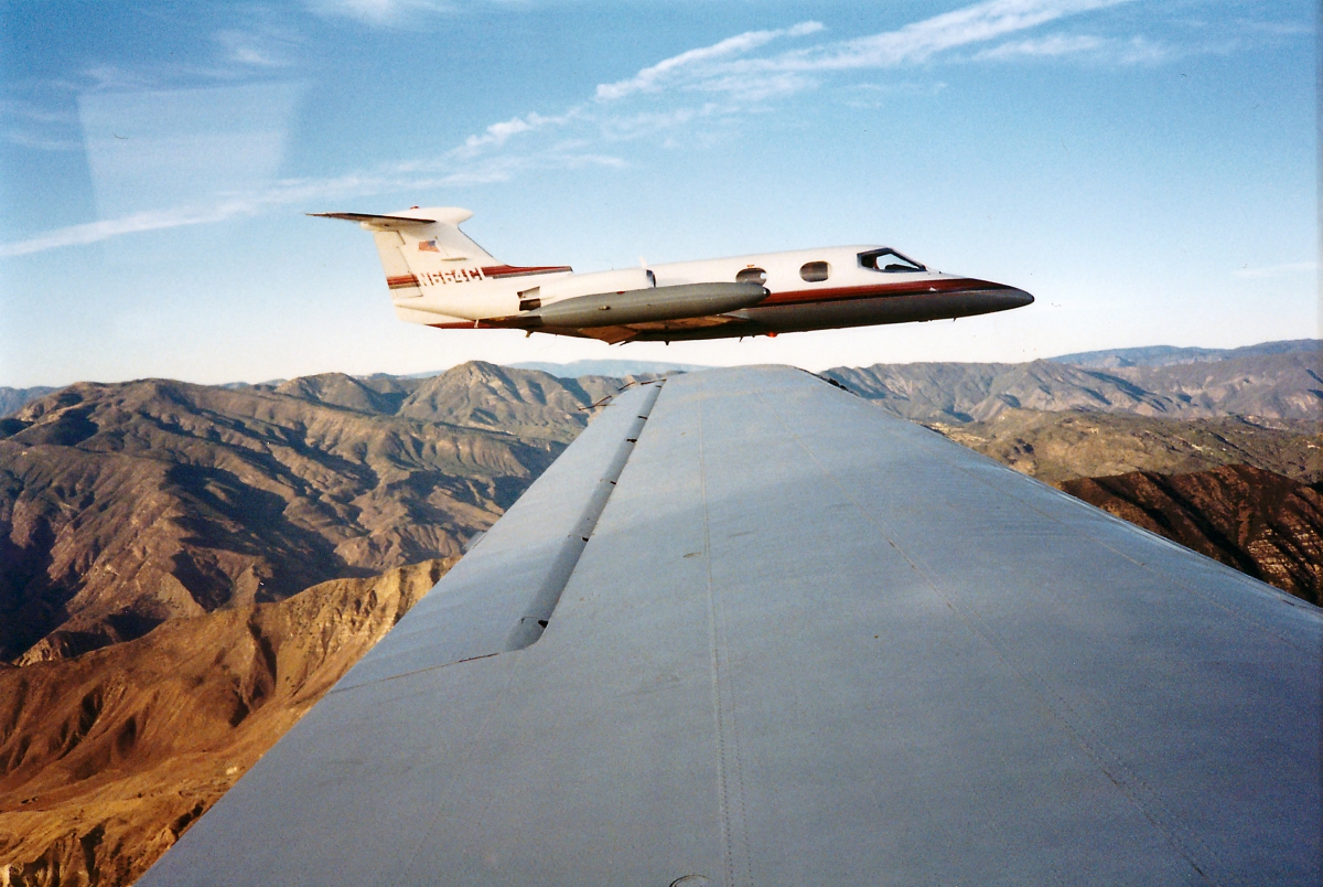 n664cl_learjet-24_during-flight_over-mountains_1